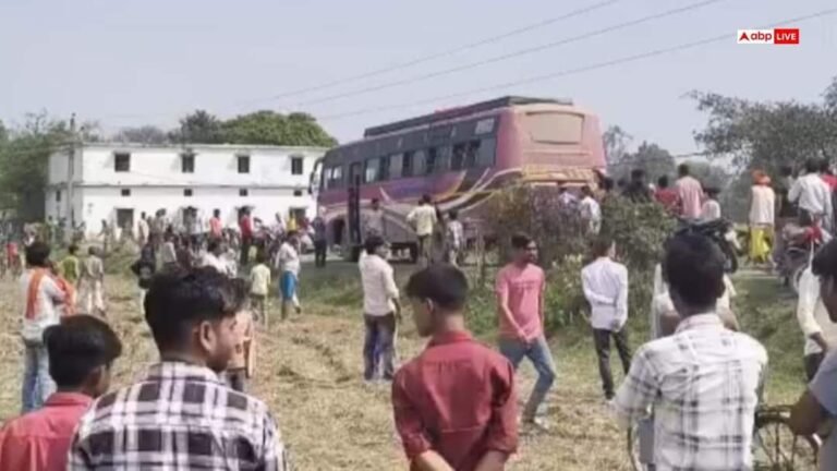 Electric current from high tension line in a moving bus in Siddharthnagar, one person dead and three injured