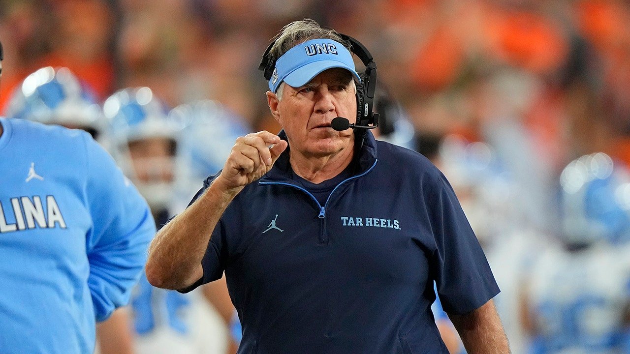 bill-belichick-looks-on-syracuse-unc.jpg