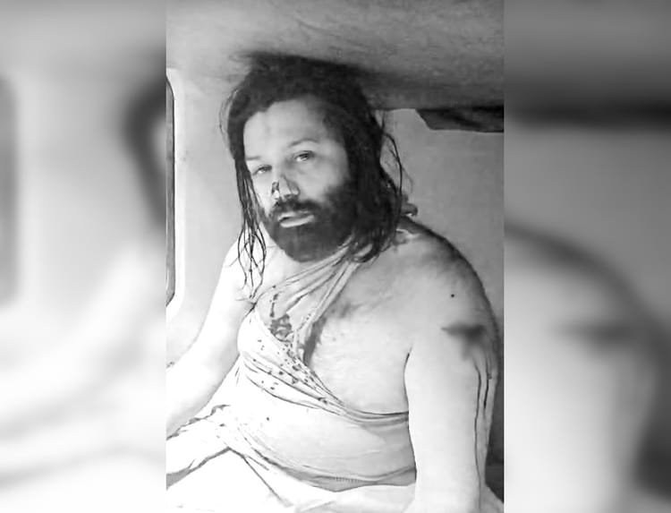 Up: Ashutosh Maharaj, who lodged a FIR against Swami Avimukteshwaranand, was attacked in the train, an attempt was made to cut off his nose – Ashutosh Maharaj Was Attacked In Rewa Express.