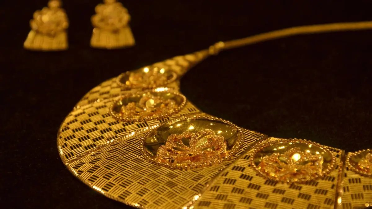 gold_ornaments_11.jpg