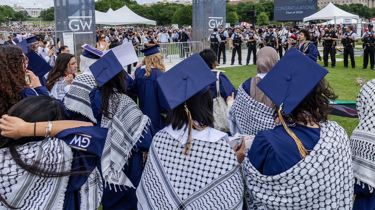graduation-protest-keffiyeh-israel-palestine-gw-dc.jpg