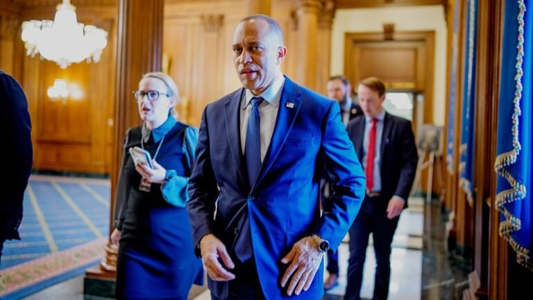 House Democrats vote to extend DHS shutdown amid TSA travel chaos