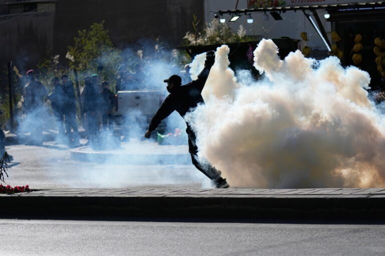 Iraqi police disperse pro-Iran protesters near US embassy | Conflict