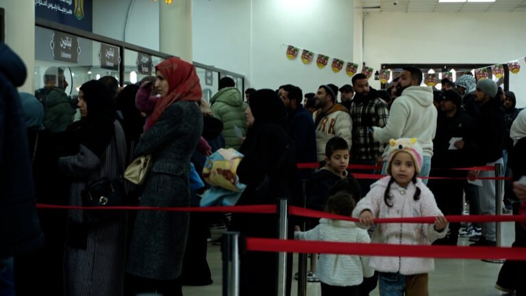 Thousands flee to Syria over Israeli attacks in Lebanon | Israel attacks Lebanon