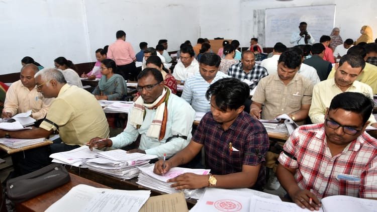 Up Board: Evaluation of copies of 10th and 12th will start at 250 centers from today; 1.53 lakh workers engaged in work – Up Board: Evaluation Of Class 10 And 12 Answer Sheets Will Begin Tomorrow At 250 Centers Across The State; 1.5