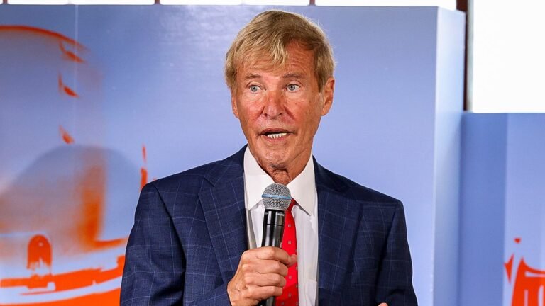 Sports agent Leigh Steinberg proposes NFL ticket solution for families