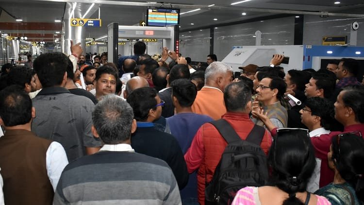 Delhi: DMRC gave clarification on the news of ‘explosion’ near Jaffrabad Metro Station, said – the thread was stuck in Ohe – Explosion-like Sound On Delhi Metro Chaos Erupts At Jaffrabad Station
