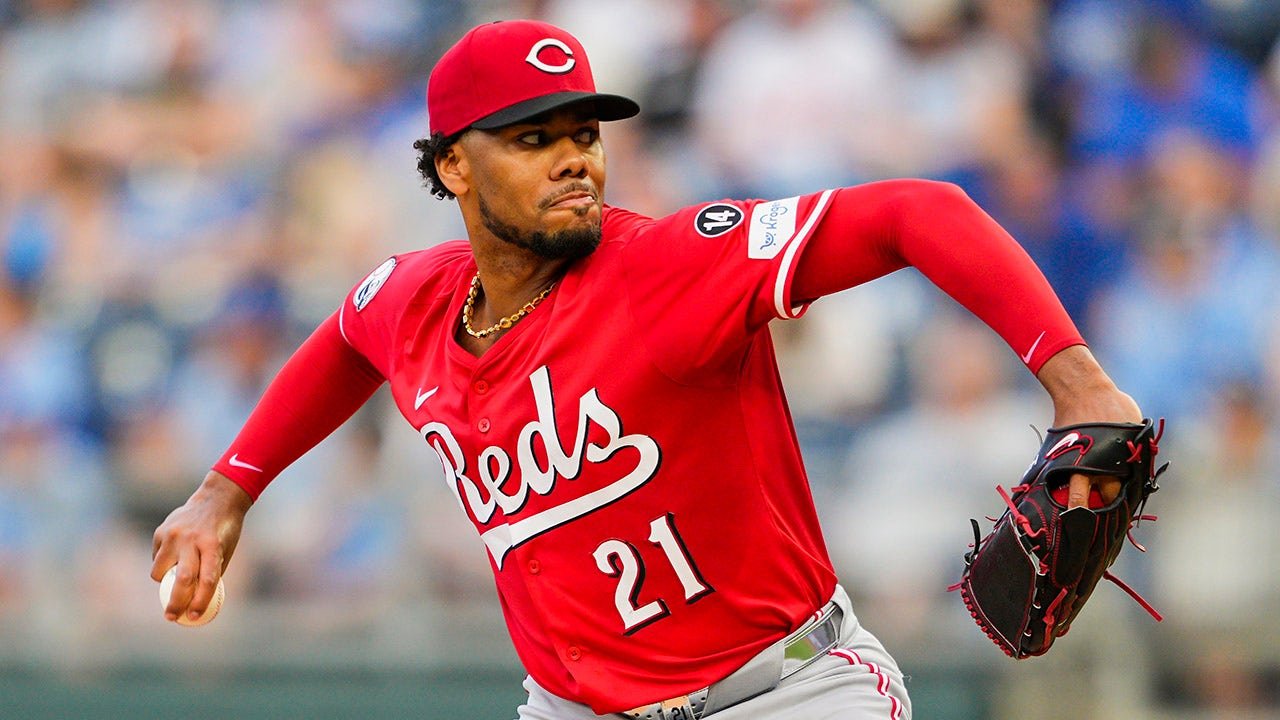 mlb-reds-hunter-greene-031126-2.jpg