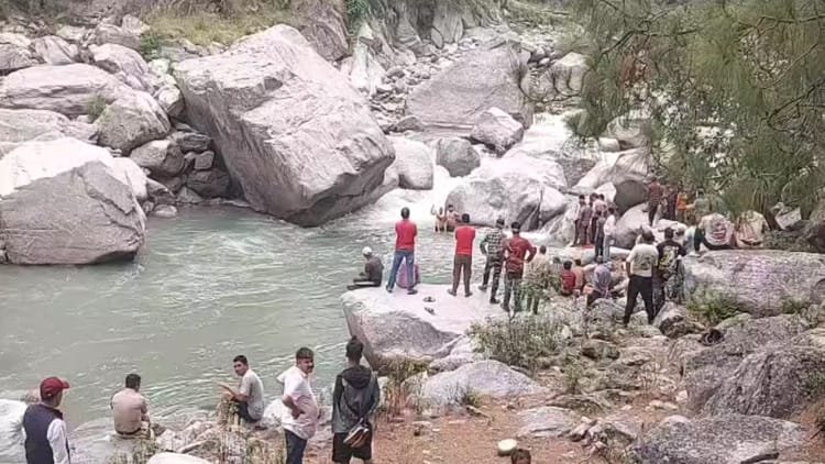 Jammu: Army soldier drowns in Manawar Tawi, accident occurred while practicing swimming, search continues for missing A