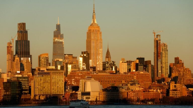 NYC business owners warn against proposed $30 minimum wage hike backed by mayor