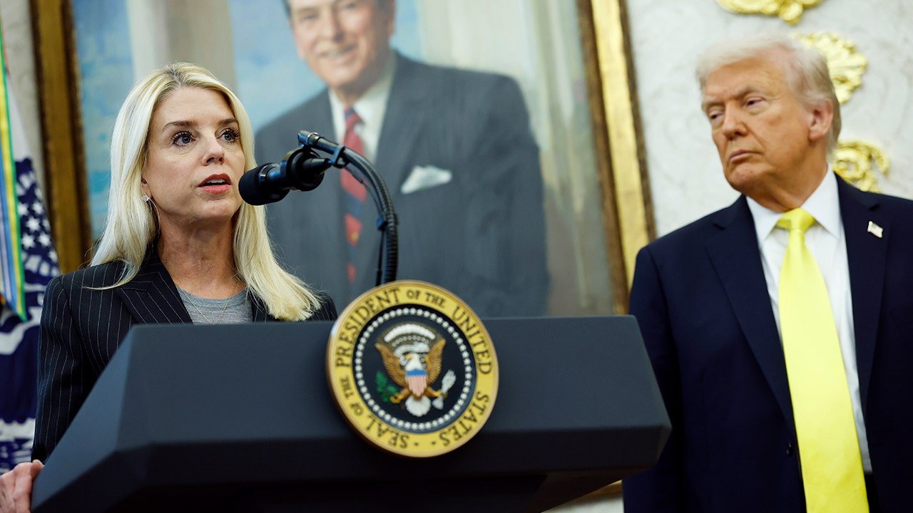 pam-bondi-donald-trump-white-house-2025.jpg