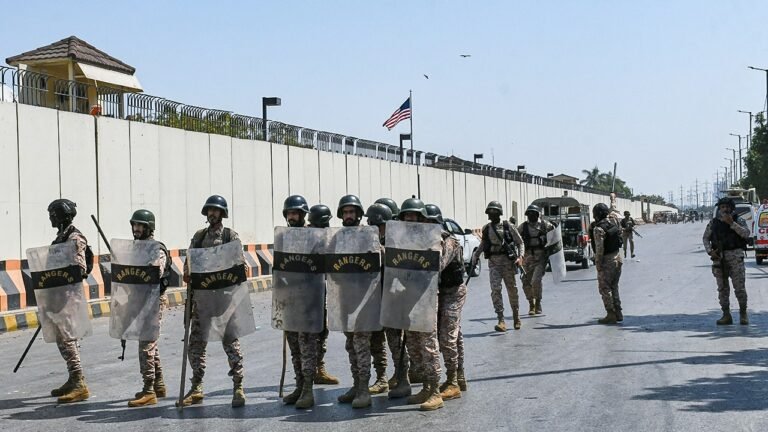 Anti-American protests turn deadly at U.S. Consulate in Karachi, Pakistan