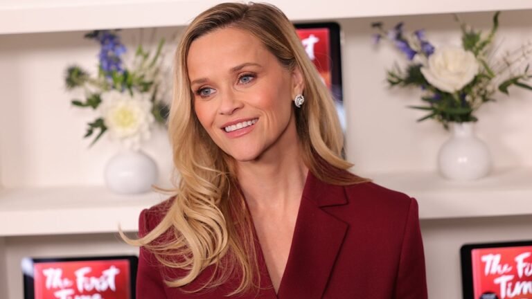 Reese Witherspoon turns 50 at Lainey Wilson’s Nashville bar