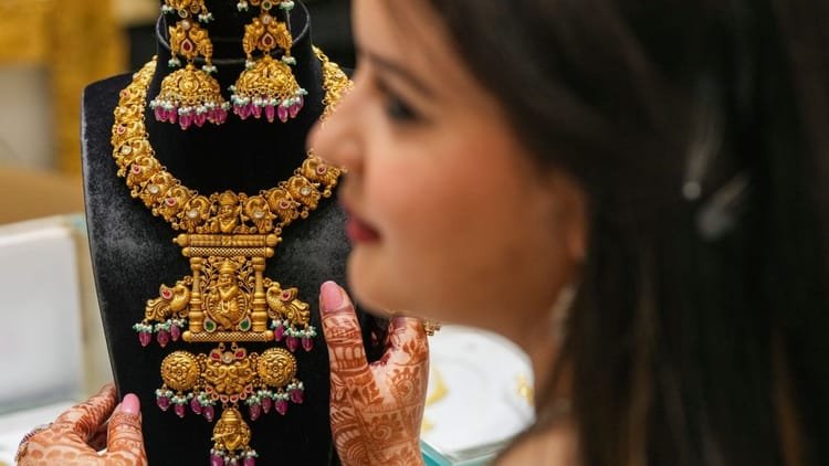 Earthquake in the bullion market: In Delhi, gold is ₹ 9050 and silver is ₹ 10500, what does the fall have to do with West Asia? – Gold Price Silver Rate Bullion Market West Asia Conflict Interest Rates Indian Market Sone Chandi Ke Bhav