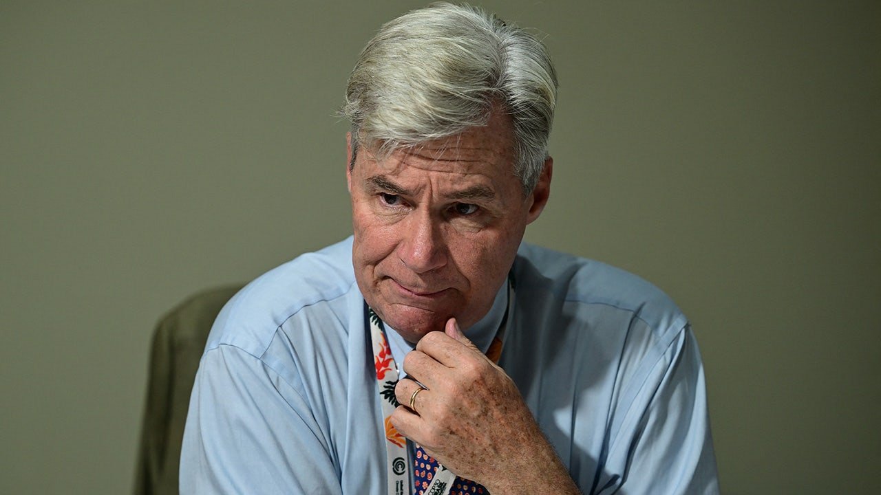 sheldon-whitehouse-thinking.jpg