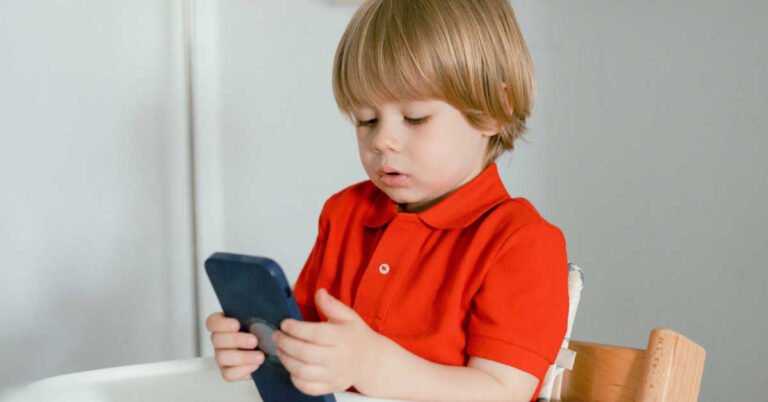 Social media harms kids, says most evidence • The Register