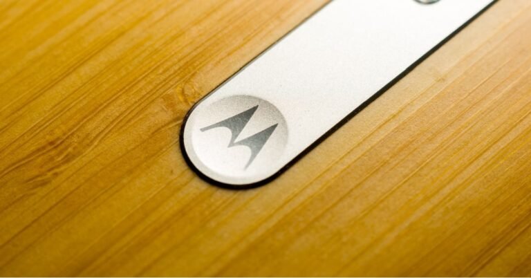 Motorola partners with GrapheneOS for future phones • The Register