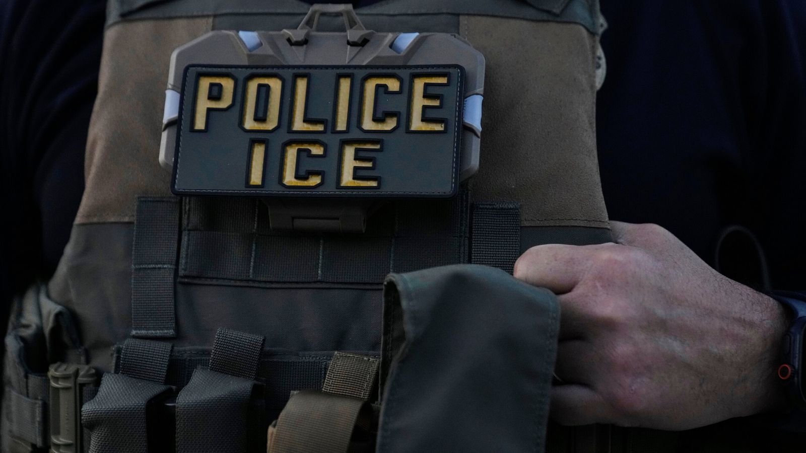 skynews-ice-agent-illinois_7200050.jpg