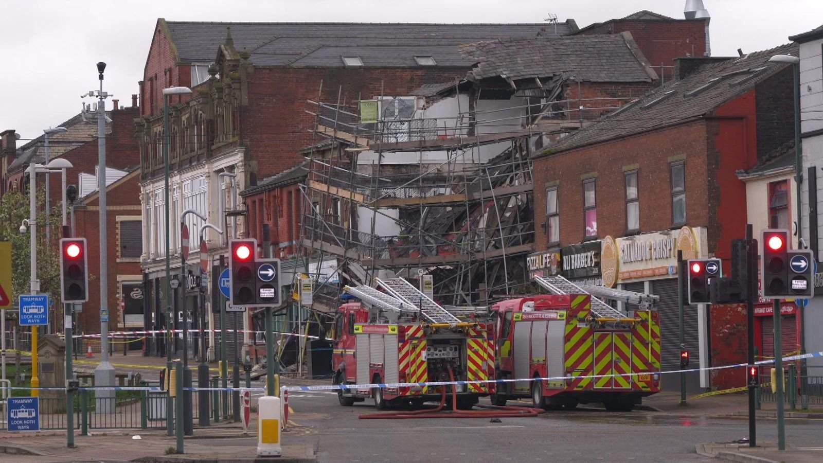 skynews-oldham-collapse_7202106.jpg
