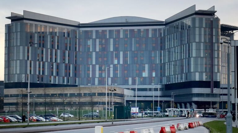 Fresh concerns at Glasgow’s Queen Elizabeth University Hospital as mould and water ingress closes parts of cancer ward | UK News