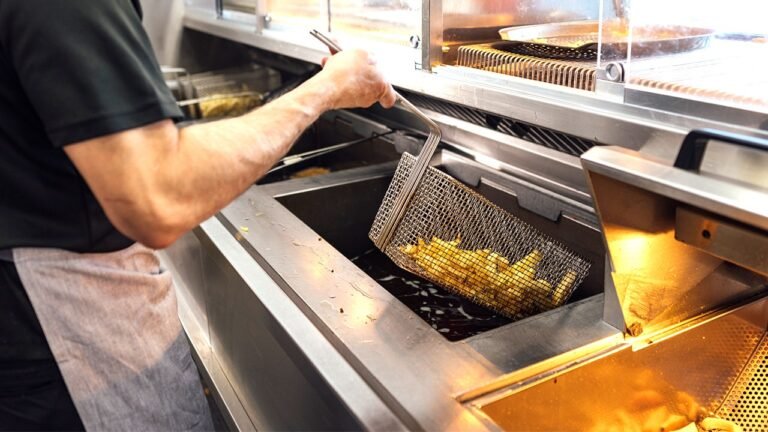 Steak ‘n Shake offers Bitcoin bonus to workers in fast-food industry first