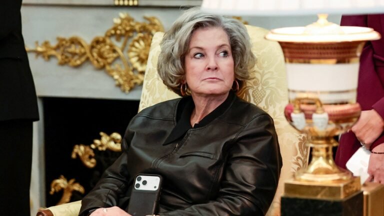 WH chief of staff Susie Wiles diagnosed with early stage breast cancer, prognosis ‘excellent,’ Trump says