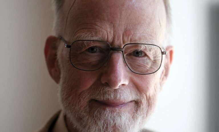 Quicksort inventor Tony Hoare dies at 92 • The Register