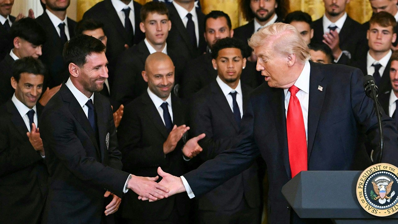 trump-handshake-messi-3526.jpg