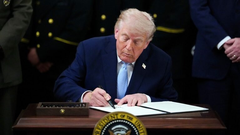 Trump signs executive order to protect Army-Navy game from CFP conflicts
