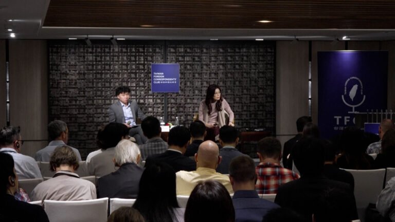 Taiwan opposition leader says that improving ties with China is not anti-US | South China Sea