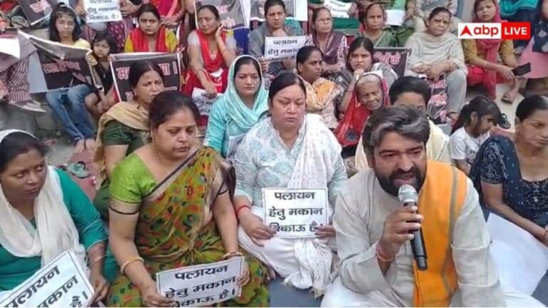 Meerut News: Anger flared up due to fear of house demolition, crying women and traders staged a protest in the Central Market