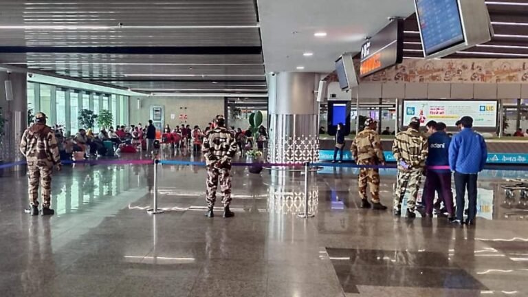 Flight going from Dubai to Kathmandu made emergency landing at Lucknow airport, passengers evacuated in a hurry