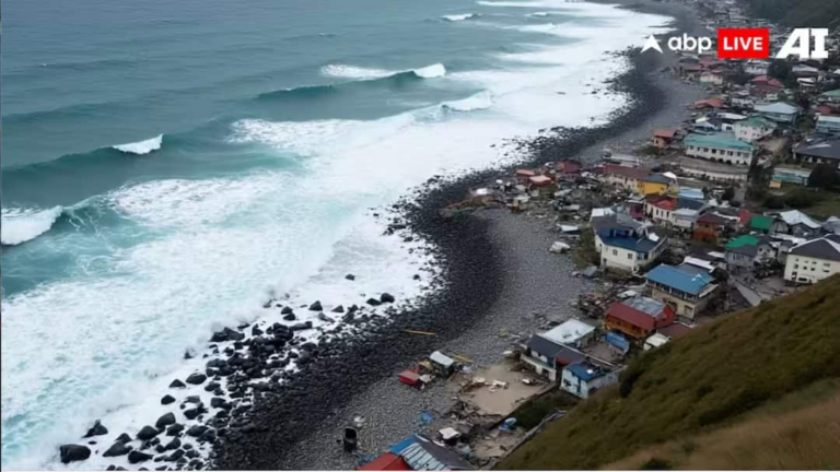 Tsunami after strong earthquake in Indonesia, many houses and buildings razed to the ground, 1 woman died