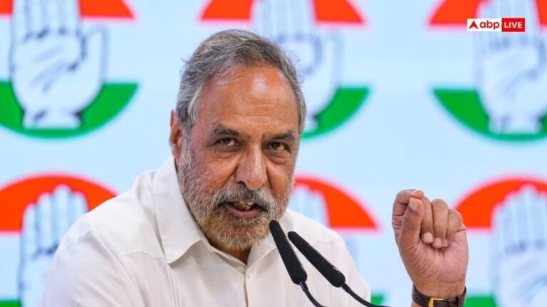 Anand Sharma, who had praised the government on Middle East, got angry at the criticism, asked- What is the party line?