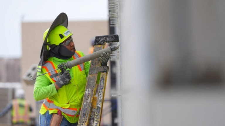 US unemployment rate drops despite economic uncertainty and Iran war | Business and Economy News