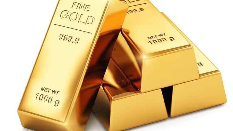 Indian dealers charge first gold premiums in two months