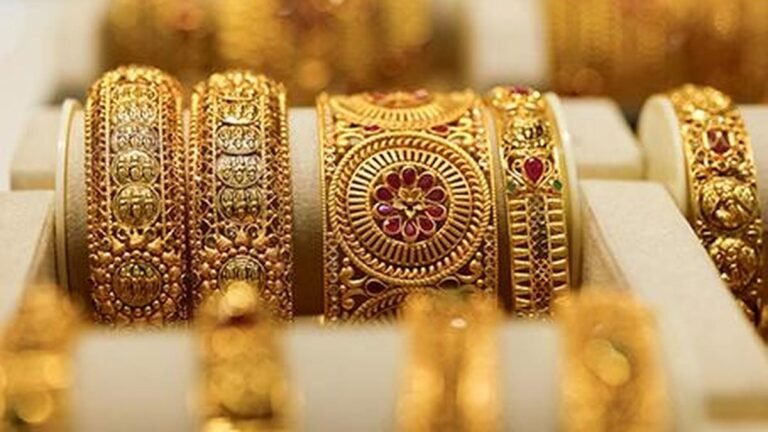 Gold recovers early losses on softer dollar after Iran peace proposal report