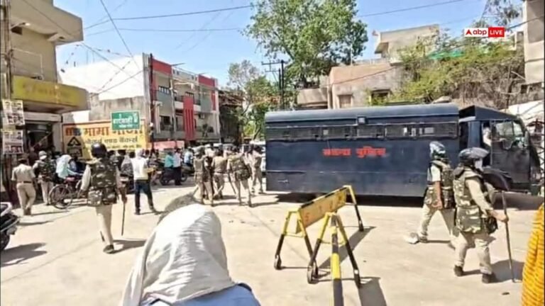 Satna News: Huge ruckus during removal of encroachment in Satna, SDM and TI narrowly escaped, many in custody