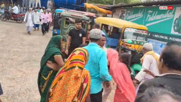 Jharkhand News: Dumka court complex transformed into an arena, husbands got married for the second time while first wives created ruckus