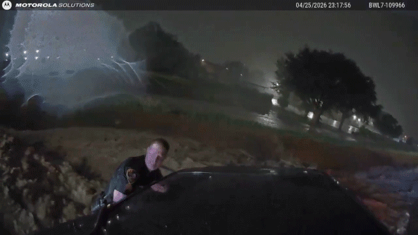 Officers use unconventional method to rescue family in Texas flood