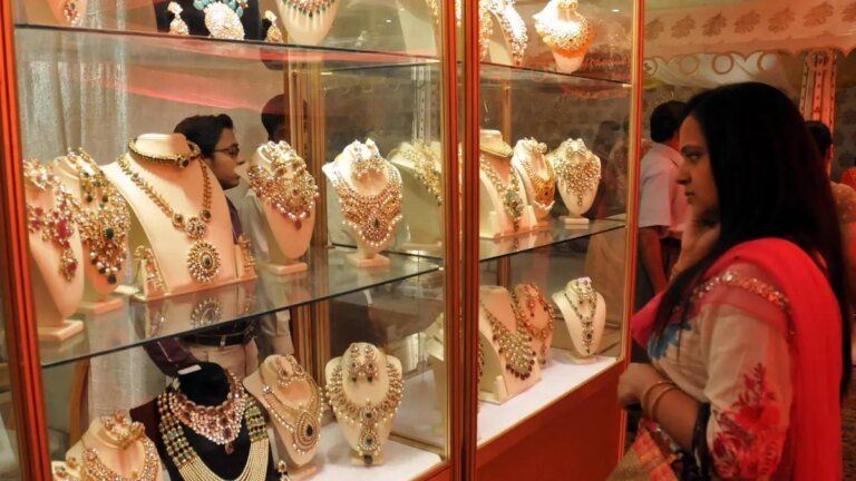 Gold surge lifts ETFs, jewelery stocks remain mixed