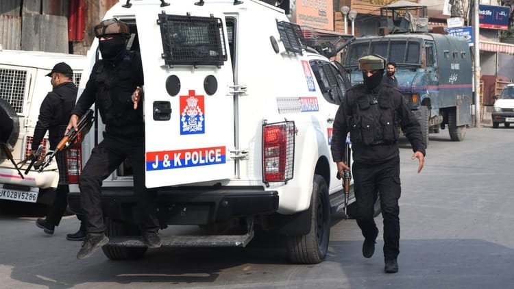 Big success of Srinagar Police: Lashkar-e-Taiba network busted, five including two Pakistani terrorists arrested – Srinagar Police Busts Interstate Terror Module, Arrests Five Including Two Pakistani Terrorists