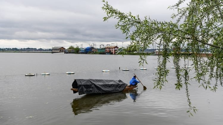 Jammu Kashmir: Rain record broken in April, 10 percent crops damaged; Rain becomes a problem for vegetables too – Jammu & Kashmir: Rainfall Record Broken In April