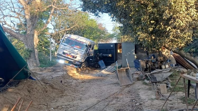 Tragic accident in Saharanpur: Truck filled with gravel overturned on laborers’ tents, three people died, two were in critical condition – Truck Overturns On Laborers’ Tents In Saharanpur District