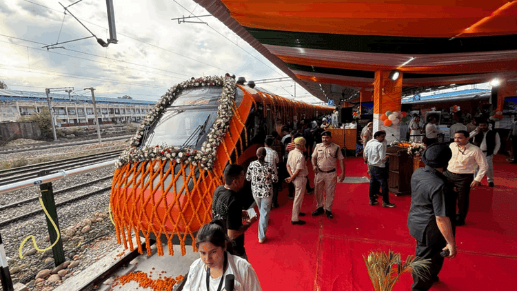 Jammu: Vande Bharat will reduce the fatigue of Amarnath pilgrims, devotees will reach Srinagar in five hours instead of 10 – Jammu: Vande Bharat will reduce the fatigue of Amarnath pilgrims