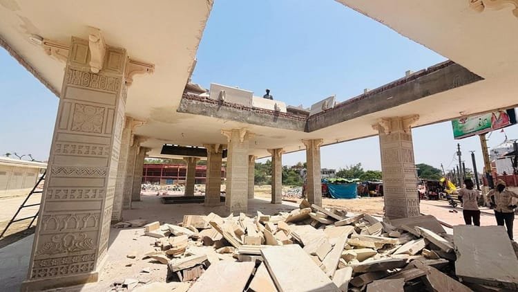 Major Mishap At Bateshwar Dham: Newly Built Corridor Dome Collapses, Quality Under Scanner