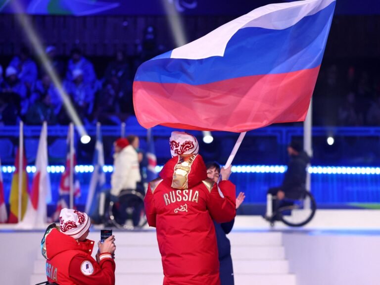 Flag, anthem restrictions dropped for Russian, Belarusian swimmers | Russia-Ukraine war News