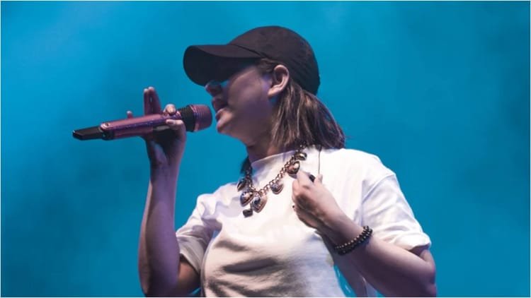 Sunanda Sharma: Fan climbed on stage to touch Sunanda in the middle of the concert, frightened singer shouted and left the performance – Shocking Incident During Sunanda Sharma Live Show Punjabi Singer Canceled Performance Walked Off Stage Midway