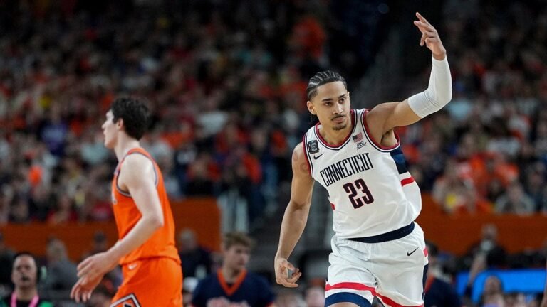 UConn wins Final Four matchup over Illinois