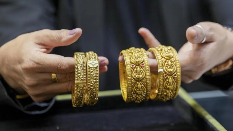Gold edges up as Trump-Xi meet